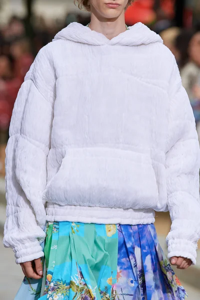 Look 48